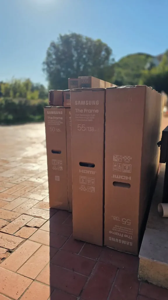 TV Samsung The Frame intégrée salon villa haut de gamme St-Tropez